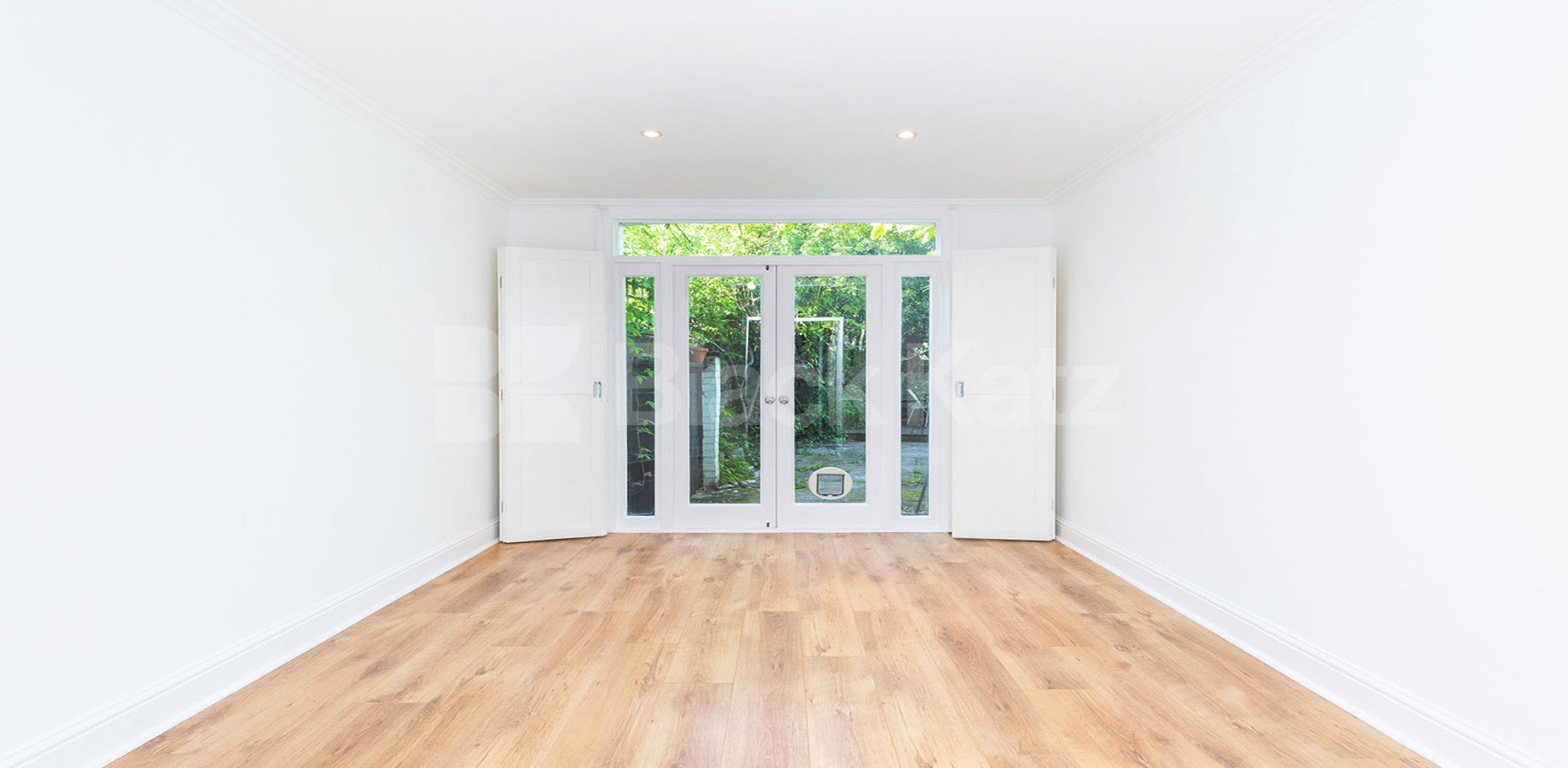 Amazing two bed with private garden and being a stoes throw to Primrose Hill. St Georges Terrace, Primrose Hill / Camden 